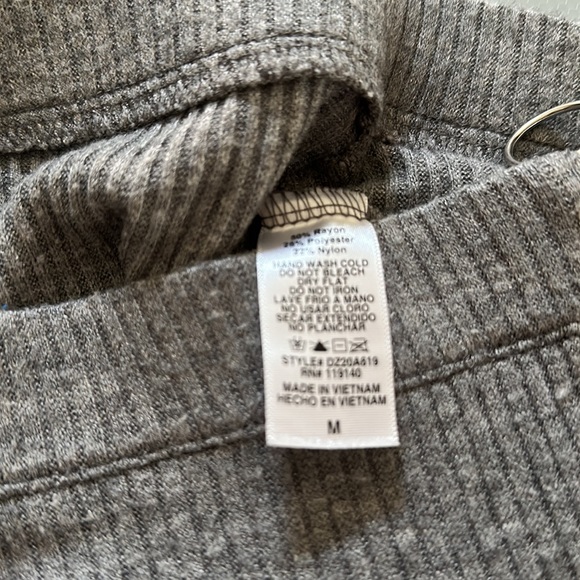 Gray skirt with front zipper. NWOT. Size medium. - Picture 5 of 5